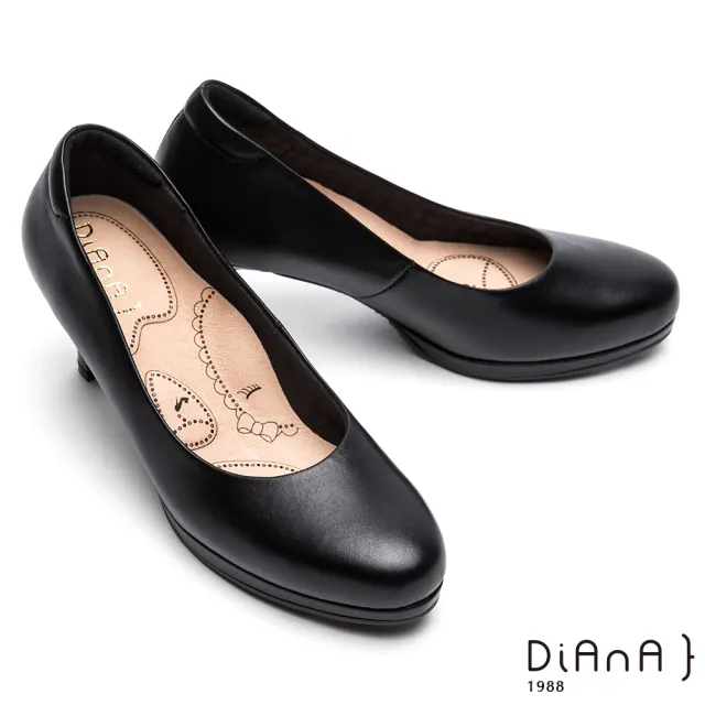【DIANA】漫步雲端布朗尼美人款--輕彈OL舒適7公分圓頭制鞋(黑)