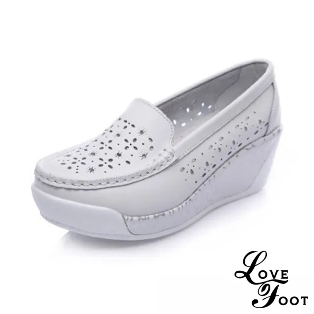 【LOVE FOOT 樂芙】真皮古典玫瑰浮水印花縷空增高美腿搖搖鞋 休閒便鞋(白)