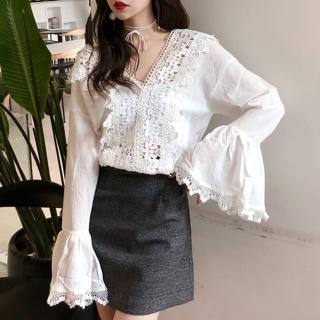 【BBHONEY】韓版甜美復古蕾絲拼接喇叭袖V領上衣(網美必備款)