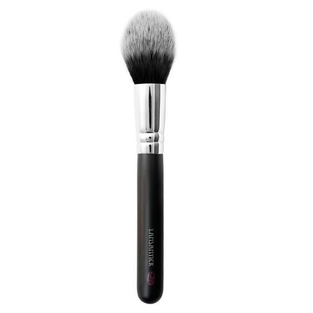 LSY林三益 蜜粉修飾刷 547，採用斬層筆柱設計，適合上粉底與蜜粉，刷毛柔軟親膚，易於上妝與均勻暈染。建議使用中性清潔劑或筆刷專用清潔藥水清潔，洗後需保持刷毛自然形狀並通風晾乾。