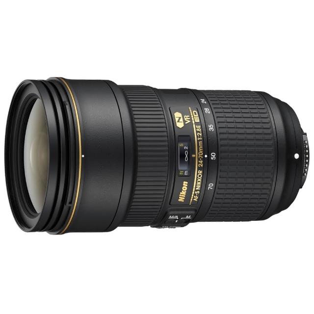 Nikon 尼康 AF-S NIKKOR 24-70mm f/2.8E ED VR 是一款專業級標準變焦鏡頭，涵蓋 24-70mm 焦距，具備恆定 f/2.8 大光圈，提供出色低光表現與淺景深效果。配備 2 片 ED 超低色散鏡片與 3 片非球面鏡，確保高解析度與邊緣銳利度；內建 VR 防震系統，支援 SWM 內對焦，適合 Nikon 全幅單眼相機使用。鏡頭直徑 88mm、長 154.5mm、重 1070g，濾鏡尺寸 82mm，放大倍率 0.27x，完美適用於人像、風景與新聞攝影，平行輸入來源，享 12 個月保固。