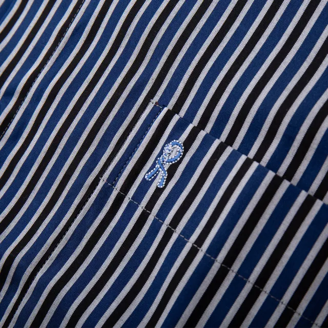 【ROBERTA 諾貝達】台灣製 進口素材 合身版 休閒百搭 純棉都會條紋短袖襯衫(藍黑)