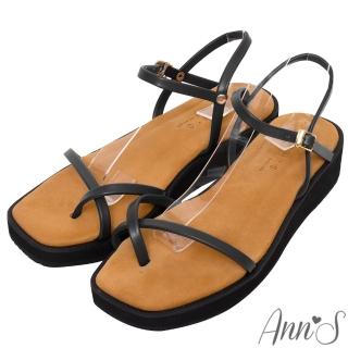 【Ann’S】水洗牛皮-3.5cm小心機厚底！「交叉套指顯瘦V口」方頭涼鞋(黑)