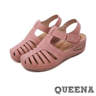【QUEENA】復古縷空線條魔鬼粘舒適厚底坡跟羅馬涼鞋(粉)