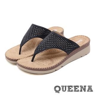 【QUEENA】經典民族風細緻燙鑽縷空刻花舒適厚底人字拖鞋(黑)