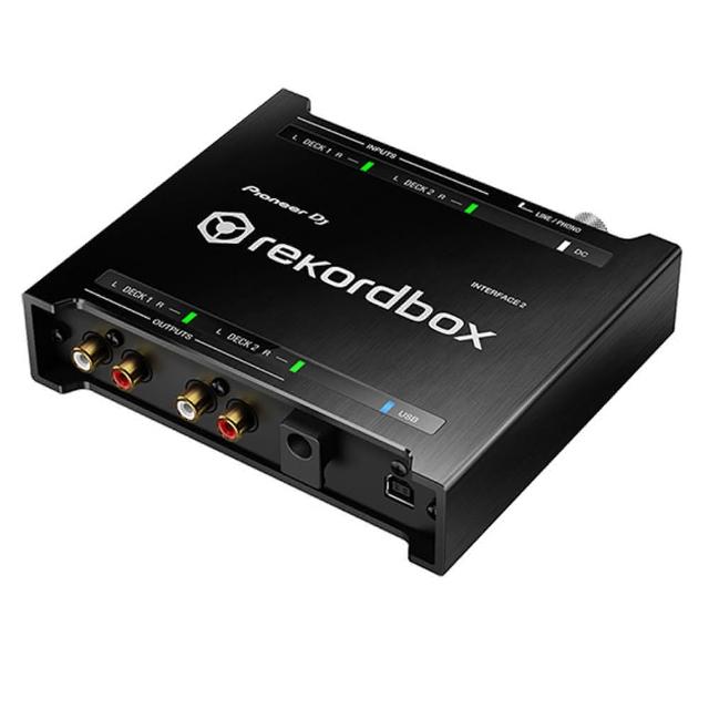 Pioneer 先鋒 INTERFACE 是專業車載音響介面模組，完美整合多系統連線，支援 Apple CarPlay、Android Auto 及藍芽功能。高音質音訊轉換，提升行車娛樂體驗，讓您輕鬆享受車內音樂與導航。耐用設計、易安裝，適合所有車型使用。Pioneer 先鋒 INTERFACE 讓您的車內音響升級無憂，帶來頂級車載音響體驗，完美適用於汽車音響系統升級需求，是車載娛樂與導航的最佳選擇。