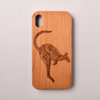 【Woodu】iPhone XR 實木浮雕 勇者跳躍 手機殼(耐摔 防震 緩衝 保護殼 木製硬殼)