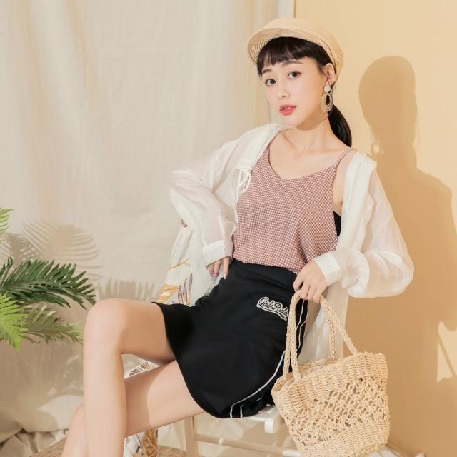 【OB 嚴選】不易皺配色線條英文刺繡短裙 《KG1106》