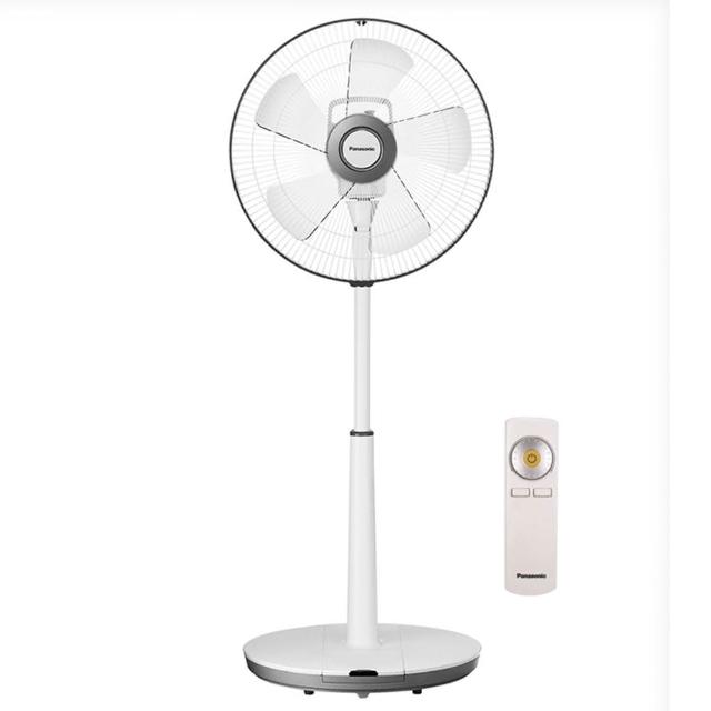 Panasonic國際牌 F-S12DMD 立扇，臺灣原裝生產，五片風扇葉設計提供強勁且靜音風力，三段以上風速調整，尺寸長370x寬363x高761~988mm，適合居家辦公使用，110V/60Hz電壓，輕巧耐用，提升舒適生活體驗。