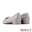 【MAGY】金屬飾條裝飾真皮尖頭 女 平底鞋(灰色)