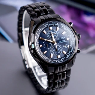 【CITIZEN 星辰】代言人 配戴款 亞洲限定 至尊魅力光動能電波不鏽鋼腕錶/黑x藍面(AT8205-83L)