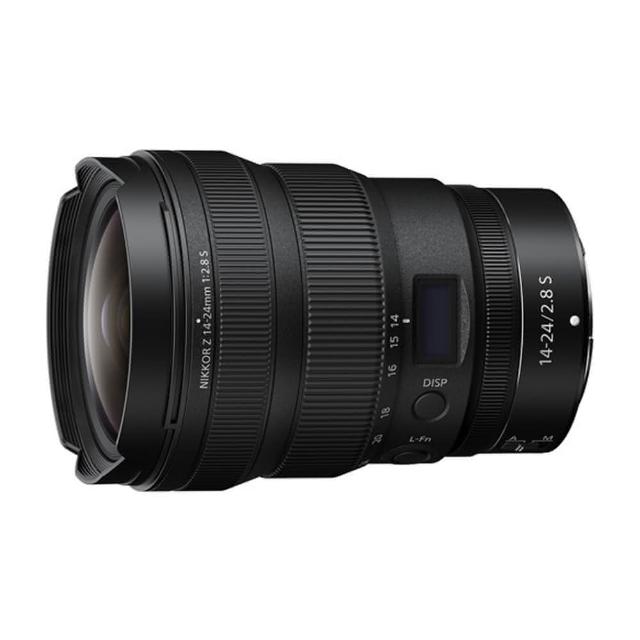  Nikon 尼康 Z 14-24mm f/2.8 S 是一款專業級廣角變焦鏡頭，適用於全幅微單眼相機，擁有 14-24mm 焦距範圍與恆定 f/2.8 大光圈，提供 84°-114° 對角視角，完美捕捉壯闊景觀與建築細節。作為變焦鏡頭中的頂尖選擇，S 系列鏡頭以優異光學效能與銳利成像聞名。公司貨正品保證，適合專業攝影師與愛好者使用。以上資料與圖片僅供參考，規格及隨機標準配備以實際出貨為主，如有錯誤或不符者，將不再另行補寄或更換，謝謝！ 