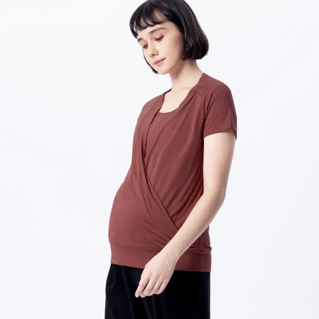【Gennies 奇妮】親膚彈力哺乳上衣-咖啡紅(哺乳衣 短袖哺乳衣 假二件 下拉哺乳)