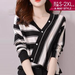 【艾美時尚】中大尺碼女裝 針織衫 不對稱條紋V領針織上衣。S-2XL(黑白.預購)