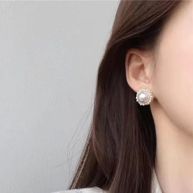 【Emi 艾迷】小香風 法式情懷氣質珍珠滾邊925銀針耳環