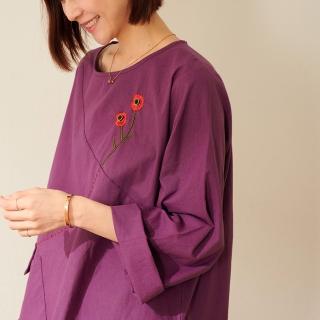 【慢。生活】文藝鈕扣刺繡寬版棉麻上衣-F(紫/綠)