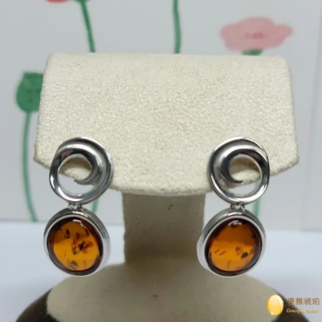 【優雅琥珀】來自波羅地海 干邑珀 銀質俏麗耳環(925純銀 鍍白k圓線條 亮麗好搭配)