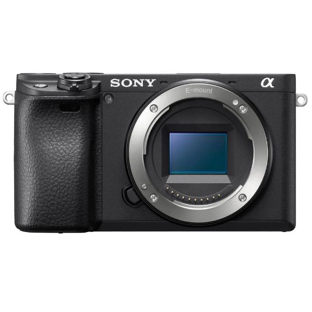SONY 索尼 A6400 ILCE-6400 微單眼相機，搭載 APS-C CMOS 影像感應器，有效畫素約 2420 萬，提供高解析度影像。3.0 吋以上後掀式螢幕，方便自拍與多角度拍攝。ISO 範圍最高 25600 以上，適合低光環境。最快快門速度 1/4000 秒，視平式電子觀景器視野率 100%。機身尺寸 120.0 x 66.9 x 49.9mm，重量僅約 359g，輕巧便攜。支援 SD/SDHC/SDXC 儲存，24 個月保固，公司貨正品。無論旅行攝影或專業創作，這款微單眼都是理想選擇。