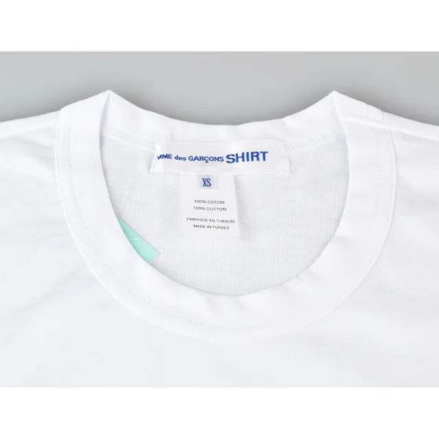【川久保玲】COMME DES GARCONS黑字印花LOGO造型純棉短袖T恤(XS/S/M/L/XL/白)