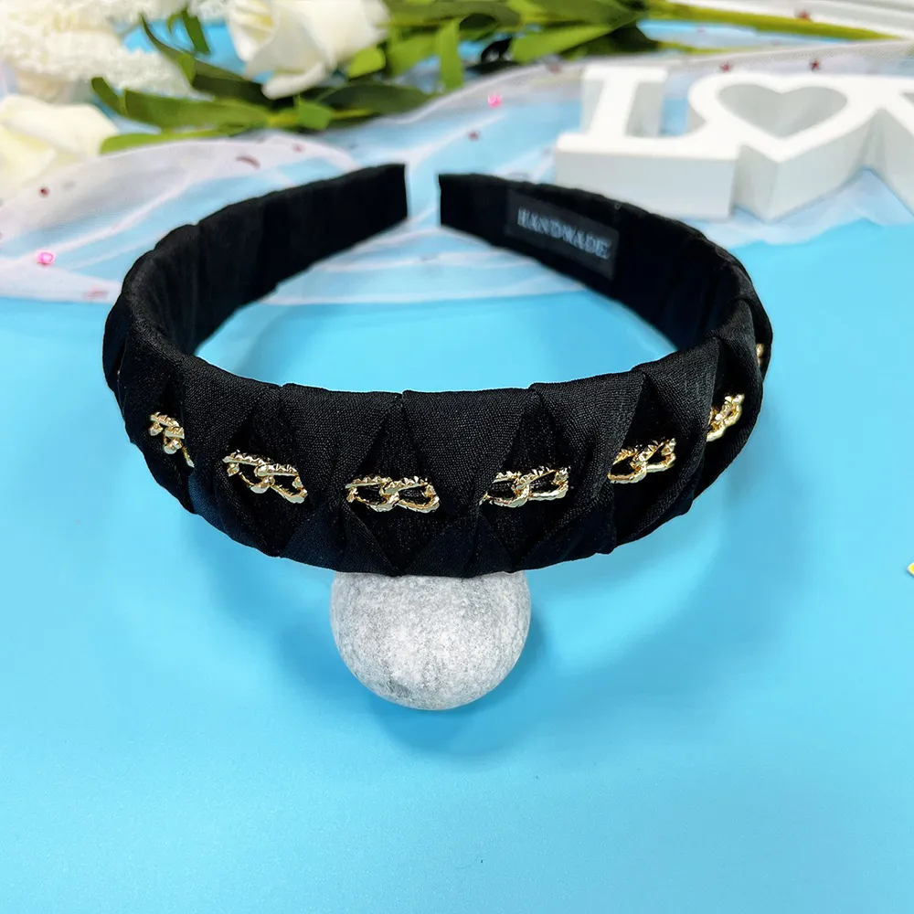 【卡樂熊】韓風纏繞鏈條寬邊造型髮箍(黑色)