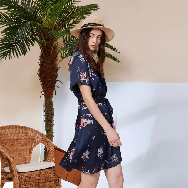 【ICHE 衣哲】Cop.Copine 法國原裝進口V領印花圍裹式造型洋裝