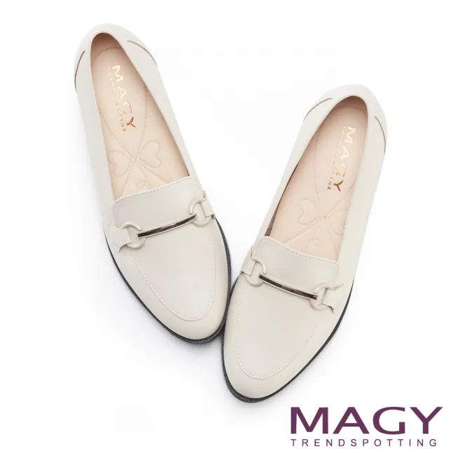 【MAGY】復古金屬飾條真皮低跟 女 樂福鞋(米白)