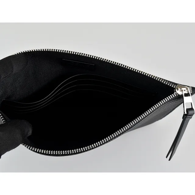 【LOEWE 羅威】LOEWE DRAGON BLACK壓印LOGO飛龍浮雕設計牛皮6卡拉鍊手拿包(兩色)