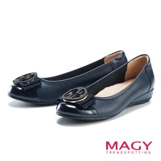 【MAGY】蝴蝶結圓牌五金真皮 女 低跟鞋(藍色)