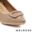 【MELROSE】簡約素雅造型方釦尖頭粗高跟鞋(米)