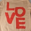【BURBERRY 巴寶莉】BURBERRY DALEY字母LOGO LOVE字母設計棉質長袖連帽外套(米x紅)