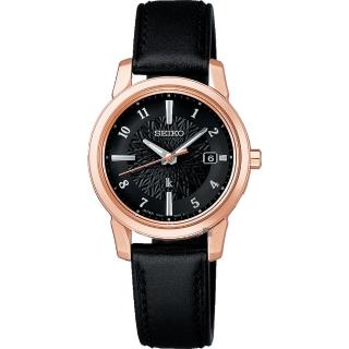 【SEIKO 精工】LUKIA 鈦 萬年曆太陽能電波女錶 母親節 送禮 禮物(SSQV086J/1B35-0AR0C)