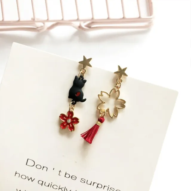 【MISA】韓國設計S925銀針不對稱和風貓咪花朵流蘇造型耳環(S925銀針耳環 不對稱耳環 花朵耳環)