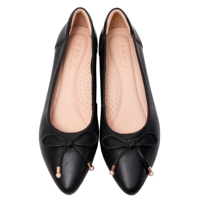 【Ann’S】日常氣質-珍珠蝴蝶結柔軟牛皮低跟尖頭鞋3cm(黑)