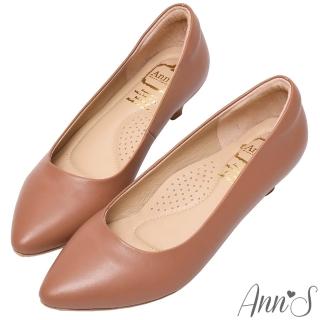 【Ann’S】通勤救星-全真羊皮杏仁尖楦低跟包鞋4cm(棕)