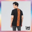 【Lee 官方旗艦】男裝 短袖T恤 / 背後拼接 直條印花 塗鴉黑 標準版型 / X-LINE 系列(LL220020K11)