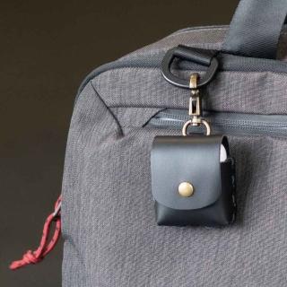 【Troika】母親節禮物 真皮藍芽耳機盒保護套#適用AirPods1.2代和其他無線耳機(充電線開口設計與