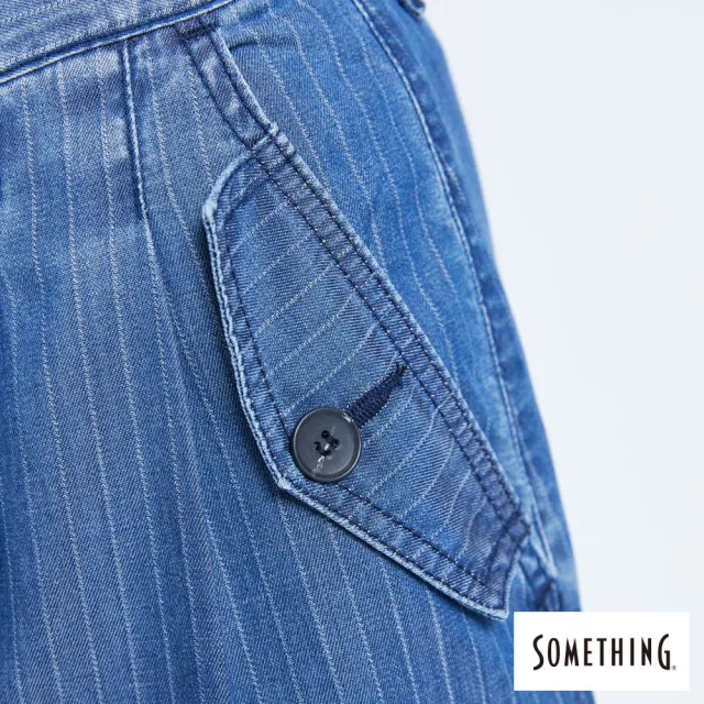 【SOMETHING】女裝 NEO FIT袋蓋打摺條紋五分褲(拔洗藍)