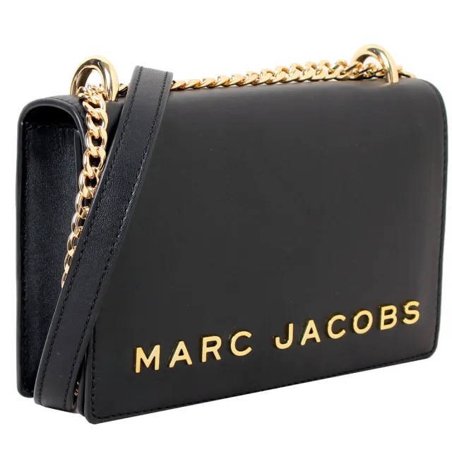 【MARC JACOBS 馬克賈伯】金色LOGO質感皮革掀蓋式斜背包(黑)