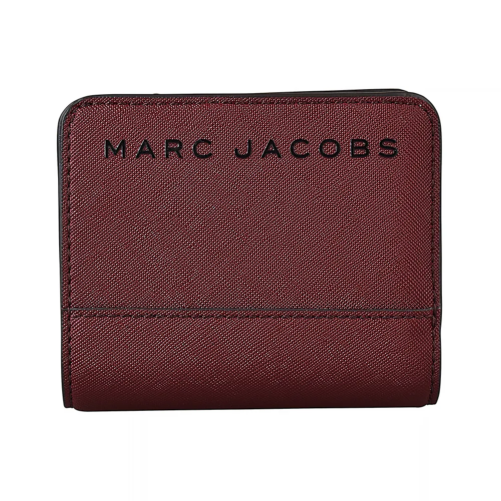 【MARC JACOBS 馬克賈伯】MARC JACOBS SAFFIANO黑字LOGO防刮牛皮拉鍊扣式短夾(紅)