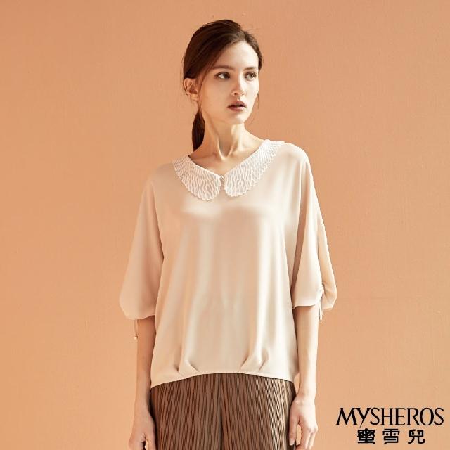 【MYSHEROS 蜜雪兒】雪紡上衣 蕾絲翻折鑽飾領 抽摺袖 下擺鬆緊(卡其)