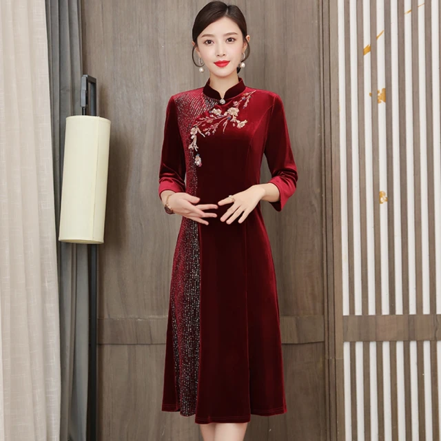 REKO 玩美衣櫃紅絲絨旗袍禮服中國風刺繡連身裙M-3XL