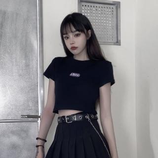 【D.studio】韓版字母黑色修身顯瘦短版上衣(短袖上衣 短袖t恤 女裝 顯瘦上衣 衣服 T427)