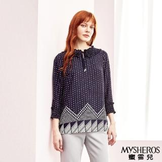 【MYSHEROS 蜜雪兒】雪紡上衣 百摺荷葉珍珠墜飾綁帶領 幾何圖案(藍)