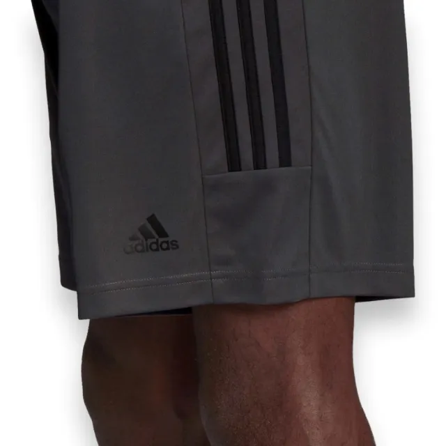 【adidas 愛迪達】男生 三線 拉鍊口袋 運動短褲 休閒短褲 透氣 吸濕排汗 男款(Adidas 三線 短褲)