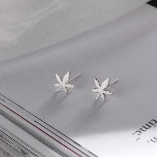 【Umi】可愛楓葉造型耳環(日韓時尚潮流女飾品 銀色耳飾 耳針 耳墜 耳釘 生日 情人節 禮物)