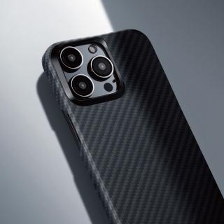【PITAKA】iPhone15 Pro 航太纖維磁吸手機殼黑灰款(17g 全球最薄 MagSafe)