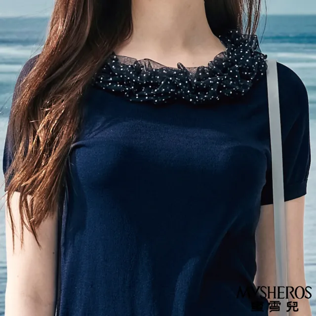 【MYSHEROS 蜜雪兒】針織上衣 網紗造型領口 縮腰修身 素色好搭配(藍)