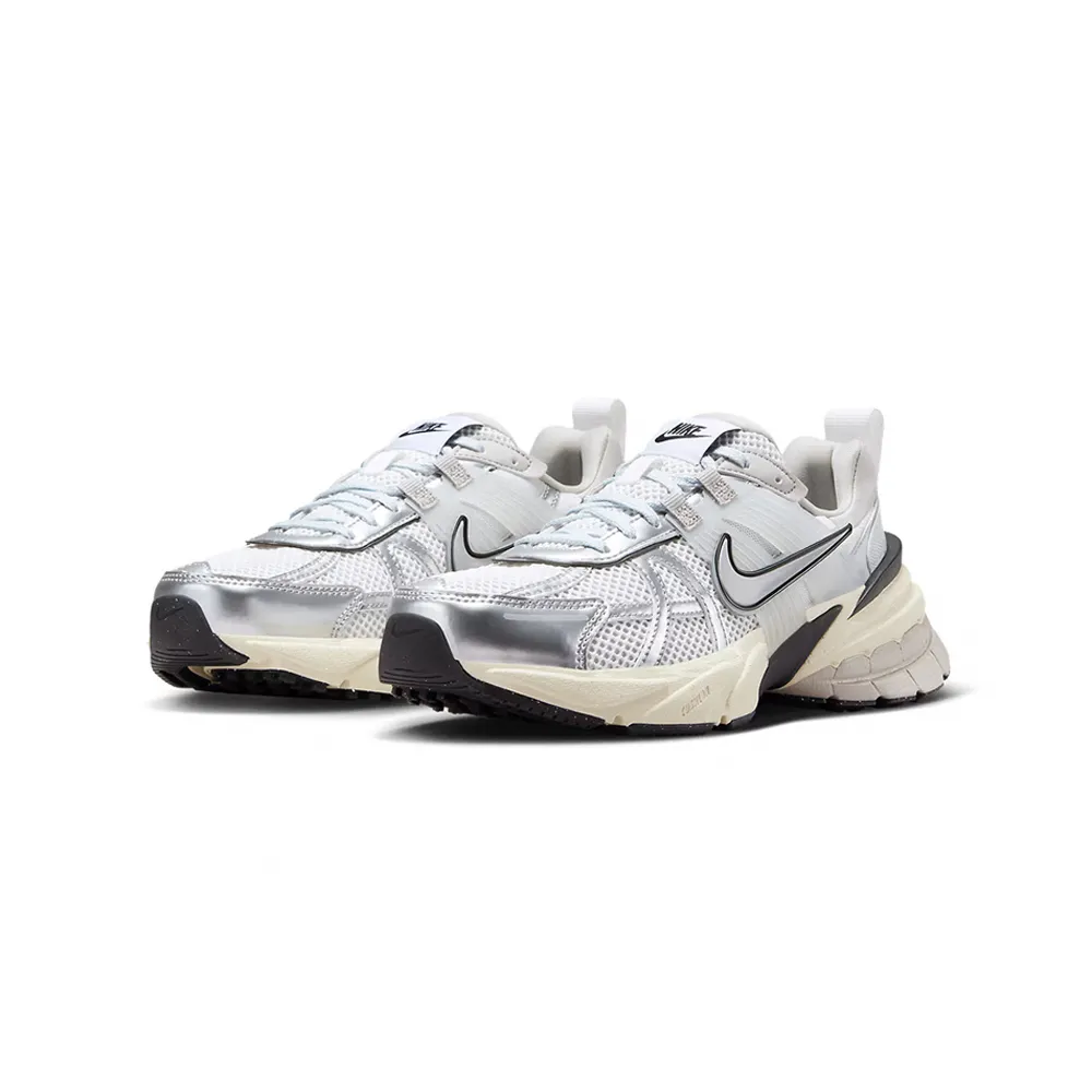 NIKE 耐吉】Nike V2K Run Summit White Metallic Silver 金屬銀FD0736