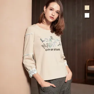 【TOWN’WEAR 棠葳】撞色字母蕾絲拼接上衣 2色(女上衣/女上著/長袖/圓領/珍珠/鏤空/嫘縈)