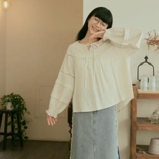 【OB 嚴選】寬鬆領口綁帶拼接鏤空蕾絲鬆緊造型袖上衣 《AB18950》